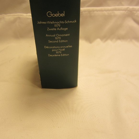 VTG1979 GOEBEL ANNUAL ORNAMENT, WHITE PORCELAIN ANGEL W/TREE, W BOX - Picture 3 of 7